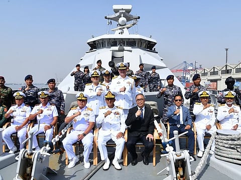 Pakistan Naval Chief with Indonesian Ambassador and crew on Indonesian Ship at AMAN-23.
