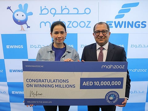 Arlene, 40-year-old Filipina sales promoter, receives the Dh10 million cheque on March 1, 2023 from Farid Samji, CEO of EWINGS, Managing Operator of Mahzooz, after winning in a Mahzooz Super Saturday draw.