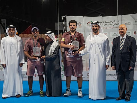 Sheikh Sultan bin Ahmed bin Sultan Al Qasimi, Deputy Ruler of Sharjah and President of the University of Sharjah with the UAE team.