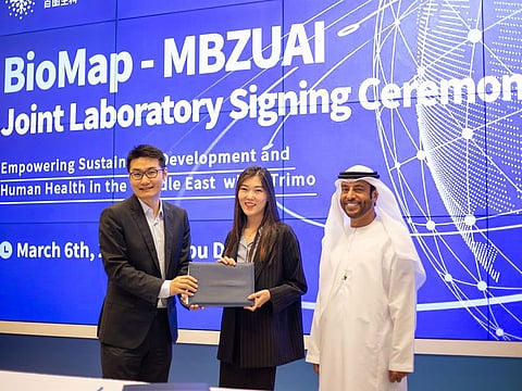 The agreement was signed by BioMap vice president of strategic development Jiarun Qu, and MBZUAI deputy department chair of machine learning and director of the Center for Integrative Artificial Intelligence (CIAI), Dr Kun Zhang