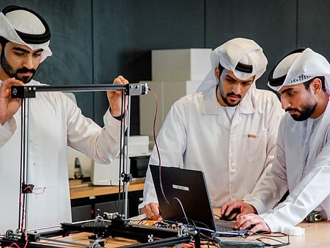 Emirati engineers working at the SRTIP’s Sharjah Open Innovation Laboratory (SoiLAB), using Industrial grade3D printing technology and Artificial Intelligence-based software.