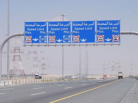 Abu Dhabi Police announces to implement a minimum speed limit on two lanes of the Sheikh Mohammed bin Rashid Road from Saturday, April 1.