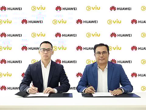 William Hu (left), Managing Director of Huawei Consumer Business Group, Middle East and Africa Eco Development and Operation, and Rohit D'silva, Chief Business Officer for the Middle East and South Africa at Viu, sign the partnership agreement