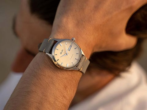 Do you like an oversized case or clean designs? Here's a list of best unisex watches of varying styles on Amazon.