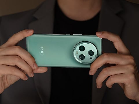 The residents have been urged to direct any evidence or documentation of criminal acts to the security authorities, specifically recommending calling the Security Operations Centre at 911. Illustrative image.