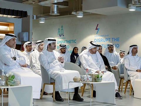 Sheikh Maktoum visits the headquarters of Digital Dubai Authority.