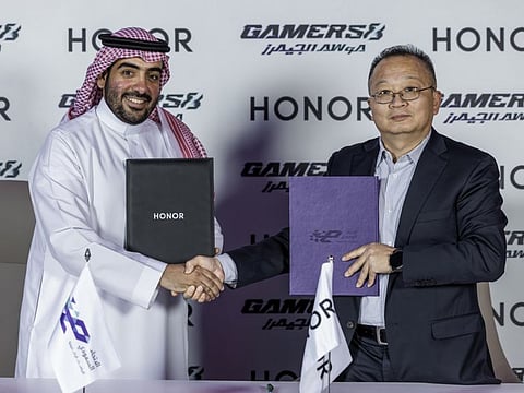 The participating teams will use the Honor Magic5 Pro, a device known for its advanced features, enhancing the gaming experience for players.