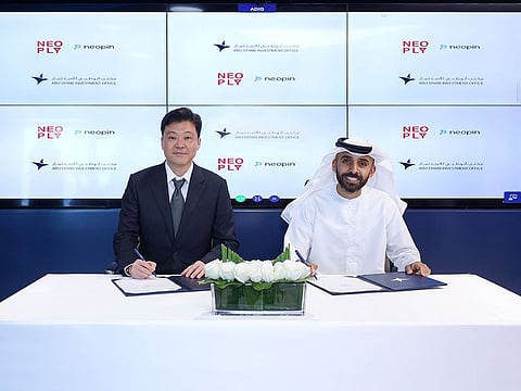 Abdulla Abdul Aziz AlShamsi, Director General of ADIO and Jinho Park, Chief Operating Officer of Neoply.