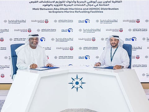 Captain Ammar Al Shaiba, Acting CEO, Maritime Cluster of AD Ports Group and Eng. Bader Saeed Al Lamki, CEO of ADNOC Distribution sign an MOU to develop innovative Abu Dhabi-based marine fuel and retail concepts.