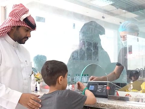 The new system is already adopted in 400 schools in the Saudi cities of Jeddah, Riyadh, and the Eastern Province.