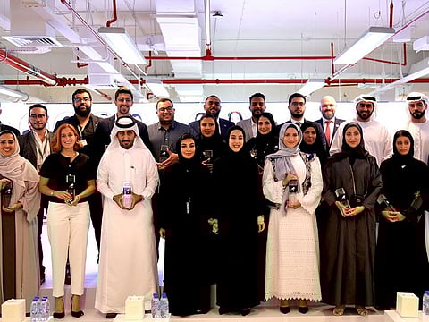 Members of the second edition of the ‘Young Arab Pioneers’ initiative standing for a group photo with Shamma Al Mazrui, Minister of Community Development during a ceremony in Abu Dhabi
