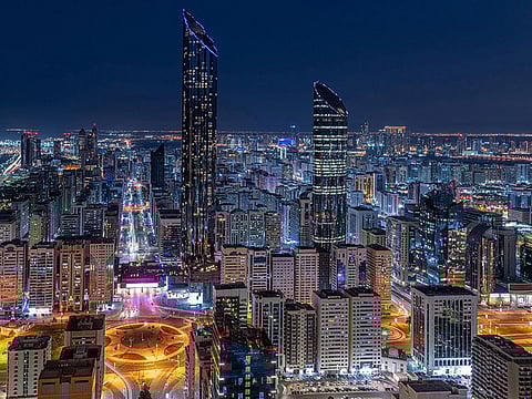 The Department of Municipalities and Transport urges tenants, landlords, and investors to follow property occupancy rules, register rentals in Tawtheeq, and ensure vehicles are listed in Mawaqif zones.