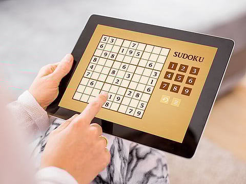 Working memory is thought to peak between the ages of 20 and 30 before slowly declining as a person gets older.