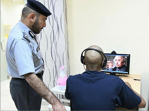 The “Happiness Hall” serves as a comprehensive enclave of recreational and educational platform, providing inmates the means to engage in sports activities, electronic gaming, and chess, while also honing their reading skills with books and insightful narratives.