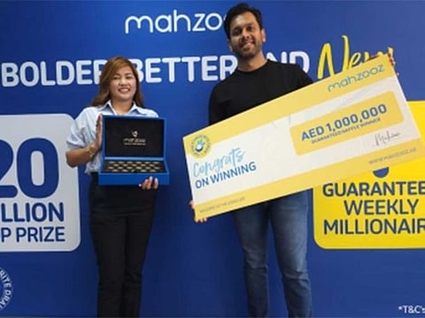 Latest Mahzooz winners: Indian national Rathish (right), who won Dh1 million; and Jocelyn, a Filipina, who won Dh50,000 gold coins.