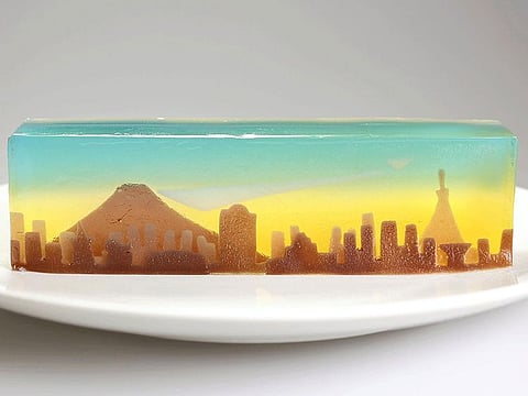 The color gradation of morning's glow is depicted in the yokan called Tokyo Enbo. It has a refreshing yuzu and lemon flavor.