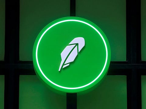 Emergent Fidelity Technologies, an entity that was previously controlled by Bankman-Fried and filed for bankruptcy protection in February, acquired a stake of more than 7% in Robinhood last year.