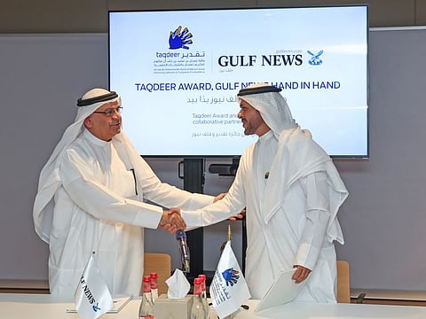 Abdul Hamid Ahmad, CEO and Editor-in-Chief, Gulf News and Major-General Obaid Muhair bin Suroor, deputy director-general of the General Directorate of Residency and Foreigners Affairs (GDRFA) in Dubai and Chairman of the Taqdeer Award after signing of Collaborative Partnership Agreement between Taqdeer Award and Gulf News.