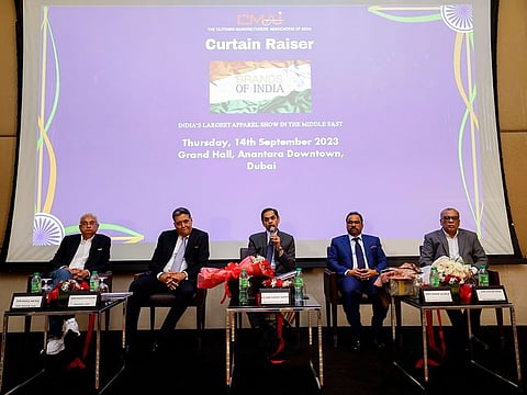 Sunjay Sudhir (centre), Ambassador of India to the UAE, along with (left to right) Rahul Mehta, Chief Mentor, CMAI, Rajesh Masand, President, CMAI, Ashraf Ali M.A, Executive Director, Lulu Group, and Jayesh Shah, Vice President, CMAI.