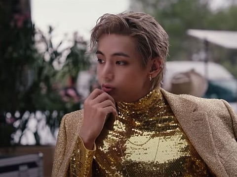 BTS’ V is dressed in sparkly gold outfit in ‘For Us’ music video.