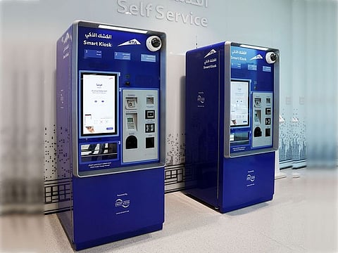 The kiosks provided by Dubai's Roads and Transport Authority (RTA) provide various payment options for customers, including cash, credit card, and payment via NFC technology on smartphones.