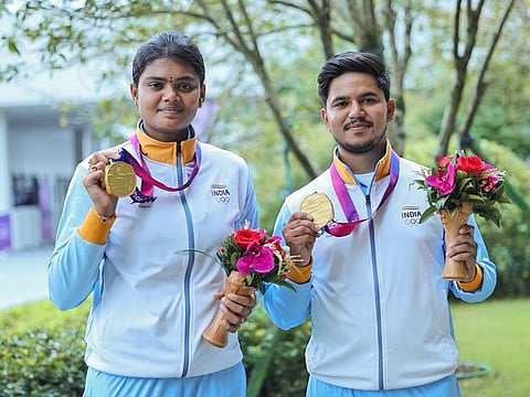 Indian archers Ojas Deotale and Jyothi Surekha Vennam with their gold medals at the Asian Games, in Hangzhou on Wednesday.