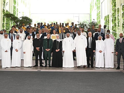 Major-General Obaid Muhair bin Suroor, Deputy Director-General of the General Directorate of Residency and Foreigners Affairs (GDRFA) in Dubai, and Chairman of the Taqdeer Award, with Wajadto Nafsi hero.