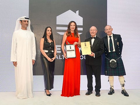 Diana Magariu receives the award at the event