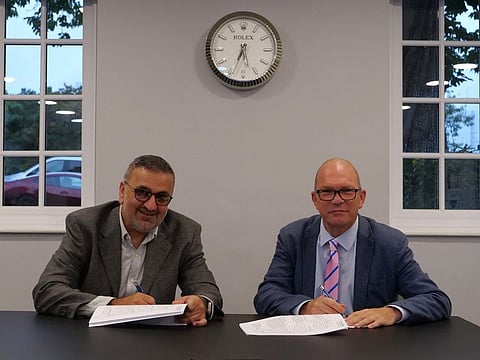 His Excellency Aref Al Awani, General Secretary of Abu Dhabi Sports Council, and Guy Kinnings, Deputy Chief Executive Officer and Chief Commercial Officer of the DP World Tour