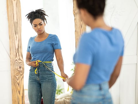 The fat that accumulates around internal organs such as the liver and intestines, is actually more harmful as it secretes substances that have a profound impact on the physical health of a person.