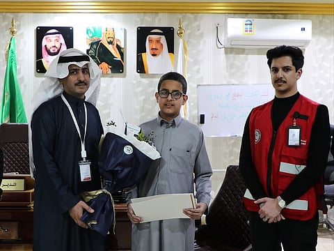 Abdul Salam Al Ahmari being honoured by the Saudi Red Crescent.