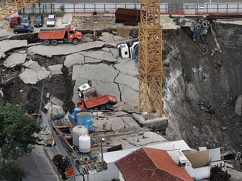 General view following a collapse at 'Pinheiros' subway station during construction works, in Sao Paulo, Brazil, 12 January 2007.