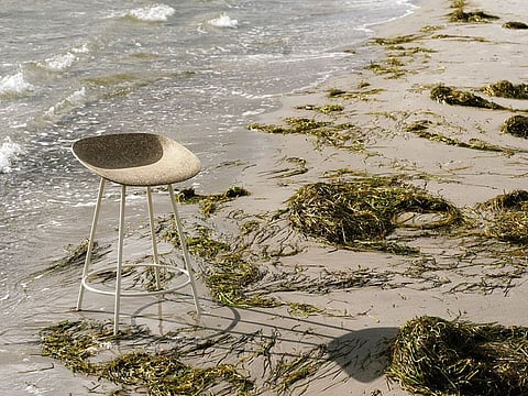 For the production of the Mat Chair, the dried eelgrass, in combination with the milled hemp fibers, offers a grainy expression, exposing the natural beauty and tactility of the materials.