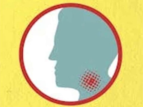 Illustrative image. Attached to the skin, the patch converts the movements of the larynx muscles into electrical signals, which are in turn translated into speech by a machine learning algorithm, a form of AI.