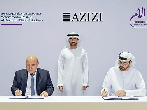 Sheikh Hamdan bin Mohammed bin Rashid Al Maktoum, Crown Prince of Dubai (centre) witnesses the agreement signing by MBRGI Secretary-General Mohammad Al Gergawi (R) and Mirwais Azizi, Founder and Chairman of Azizi Developments