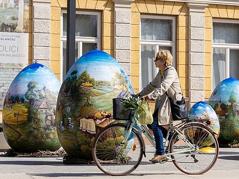 With its European Cycling Declaration, Brussels wants authorities across the bloc to ensure better connectivity for bike users on public transport, improve rules concerning cycling and boost investment in the sector.