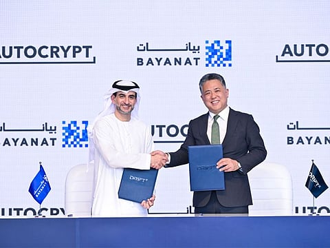 Bayanat COO, Abdulla Al Shamsi and AUTOCRYPT Chairman and Co-founder, Seokwoo Lee.