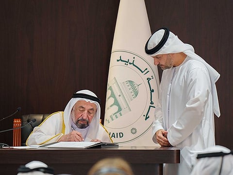 His Highness Dr Sheikh Sultan bin Muhammed Al Qasimi, Supreme Council Member and the Ruler of Sharjah, signs the Emiri decree to establish the University of Al Dhaid.