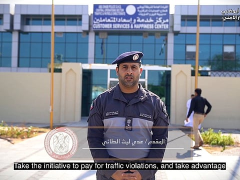 Still from police video explaining the fines' discount scheme