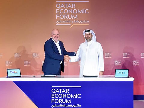 The MoU was signed by Sheikh Mohammed H. F. Al-Thani, CEO of Qatar Free Zones Authority (QFZ), and Patrick Moebel, President and CEO of FedEx Logistics, on the sidelines of the Qatar Economic Forum.