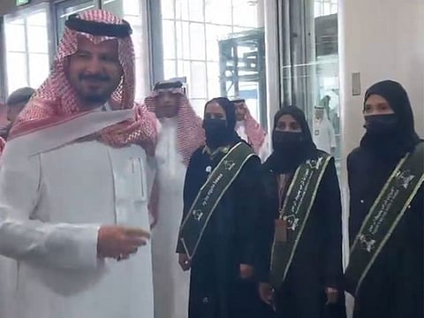 The presence of these skilled female staff members has drawn commendation from the Emir of Medina, Salman bin Sultan, who recently visited the airport to review the preparations for the incoming pilgrims.