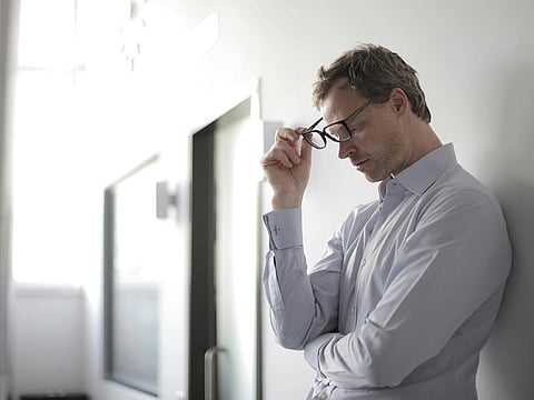 In a state of functional freeze, the person dissociates, disengages from themselves and becomes ‘numb’ to the emotions, sensations, and needs, in the face of emotional exhaustion and stress.