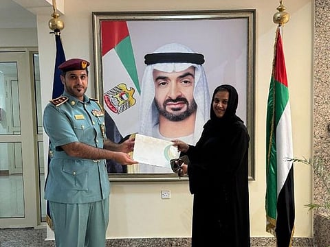 Dr Noor Sabah Nazir receiving a certificate of appreciation from Lieutenant Rashid Hameed bin Hindi