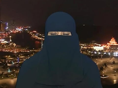 Afflicted by visual problems due to a genetic disease during her teenage years, she gradually lost her sight, facing the daunting prospect of interrupted education