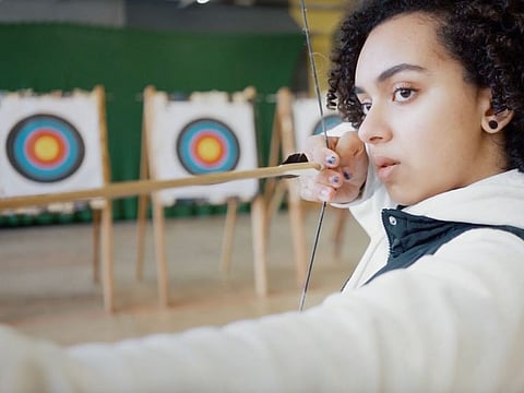 Studies show that those those who employ self-control strategies and young people with parental restrictions on social media use experience fewer distractions, highlighting the importance of managing social media use to maintain focus and mental well-being.