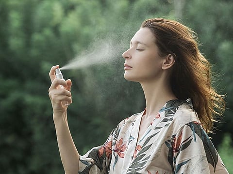 Re-hydrate your skin or set your make-up, with just a spritz.