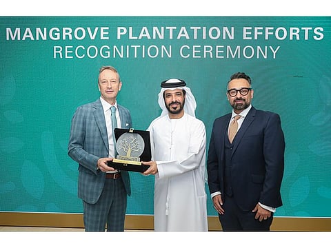 Jochen Knecht, CEO of IFZA (left) and Hamid Hosseini, Head of ESG IFZA were honoured with an award for IFZA’s significant efforts in sustainability