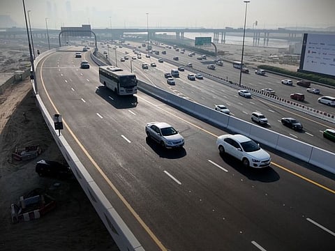 The first bridge that has opened is located at Zaa’beel. It connects traffic from Zaa’beel Palace Street and Oud Metha Street to Al Khail Road towards Jebel Ali. This 700-metre-long bridge has three lanes and a capacity of 4,800 vehicles per hour.