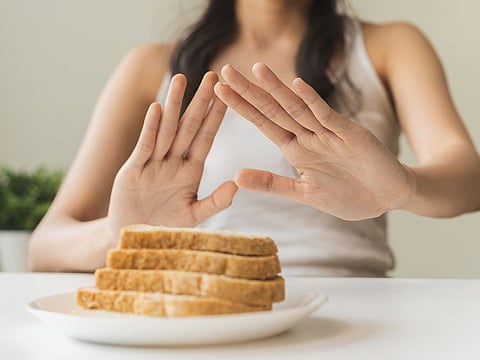 The symptoms of gluten intolerance  can take time to show up. You might not notice them right away after eating gluten. This can make it hard to figure out if gluten is the problem. Plus, there's no single test to confirm gluten intolerance.