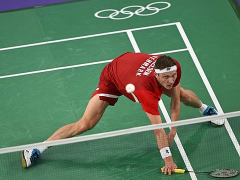 Denmark's Viktor Axelsen took just 44 minutes to dispatch Lei 21-9, 21-12 in front of an adoring capacity crowd at the Hong Kong Coliseum.